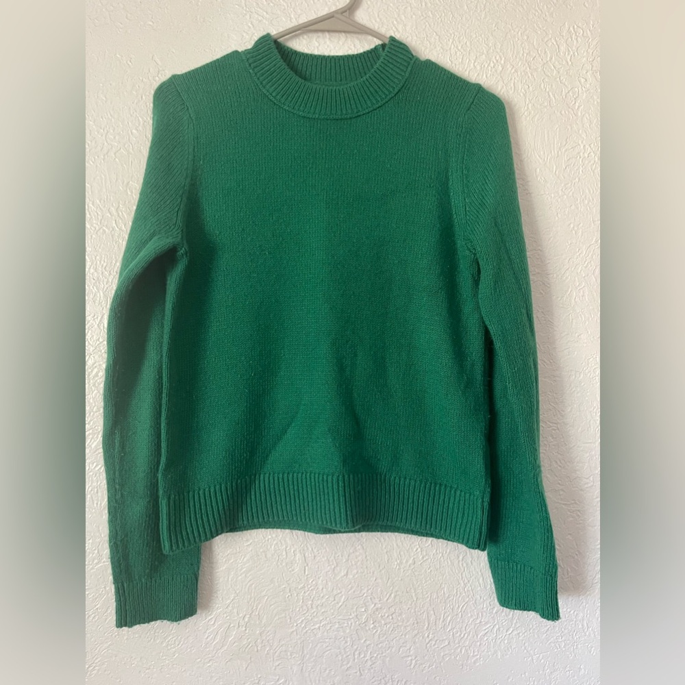 Banana Republic green sweater. Size XS